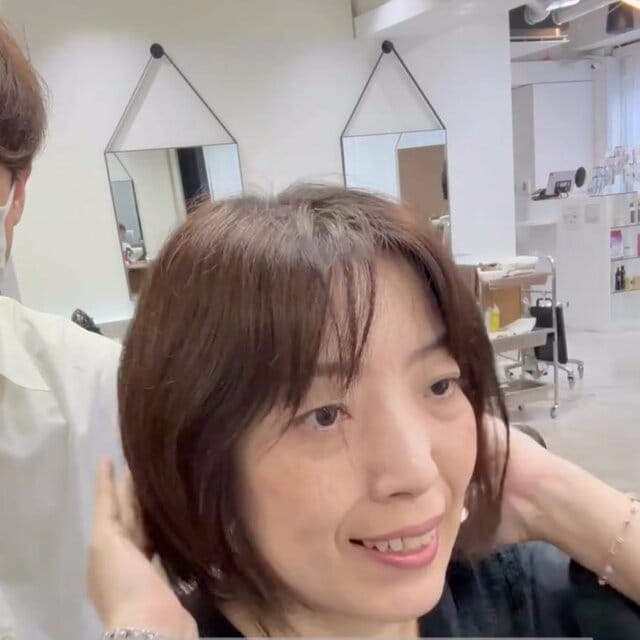 【劇的】「スッキリしたい」女性　上品なショートボブに大変身！「家族と職場の反応が楽しみ」と笑顔