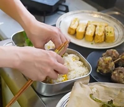 8人大家族ママが椎茸が苦手な子どもに作る【椎茸の肉詰め弁当】食べやすい工夫が詰まった愛情弁当が素敵