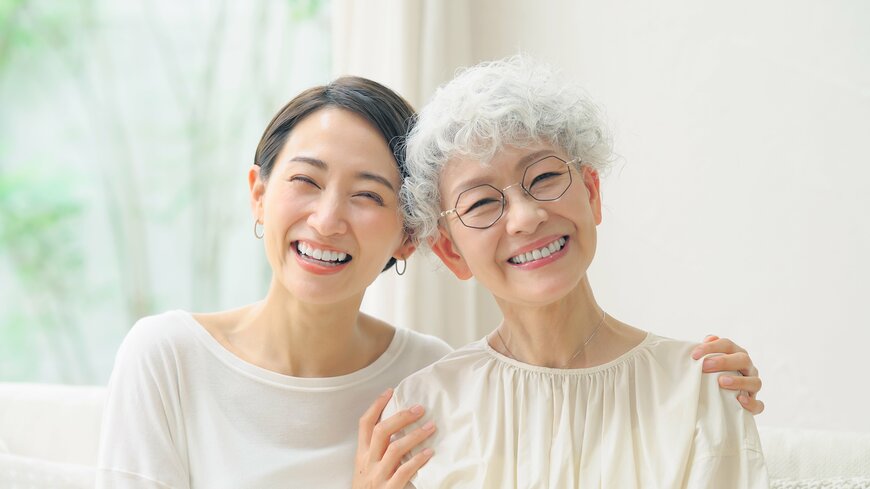 来月12月までに登録必須？【マイナ保険証】65歳〜74歳の利用率が高い！メリット・登録方法・資格確認書を解説