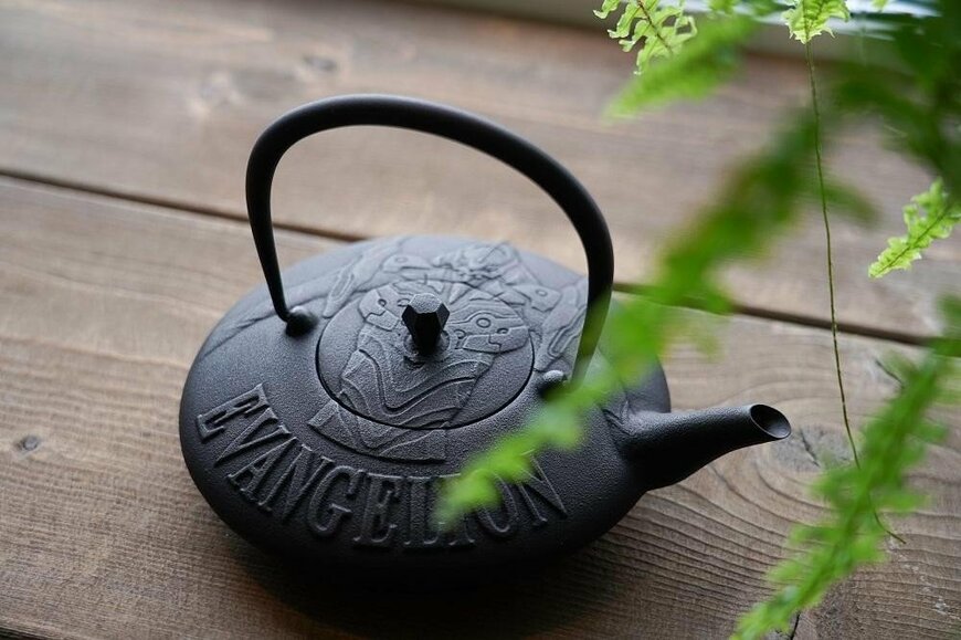 出所：ふるさとチョイス 南部鉄器 鉄瓶EVANGELION 0.4L 伝統工芸品