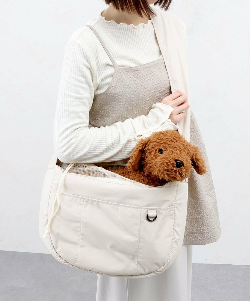 出所：3COINS公式　肩がけキャリーバッグ