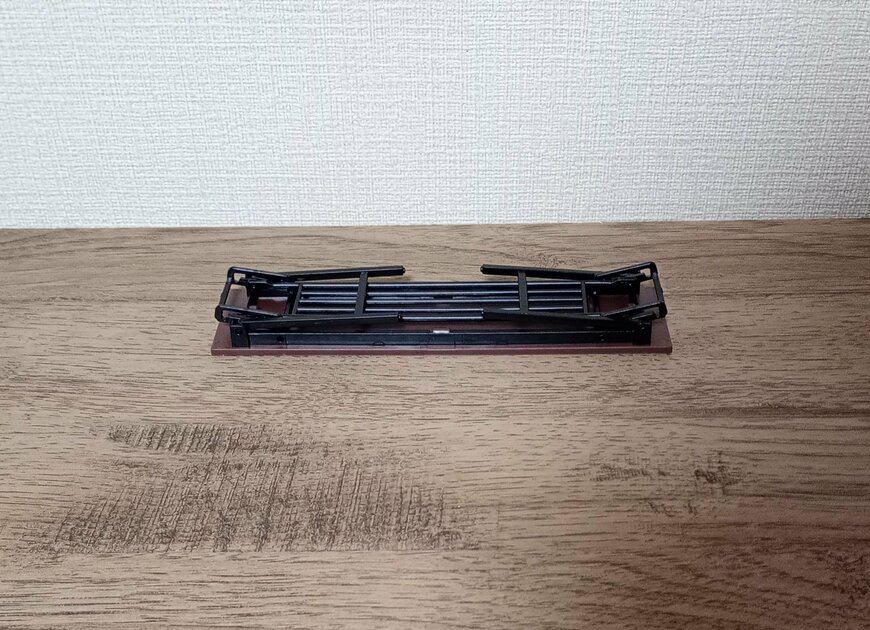 筆者撮影（山田化学株式会社、ミニチュア会議机）