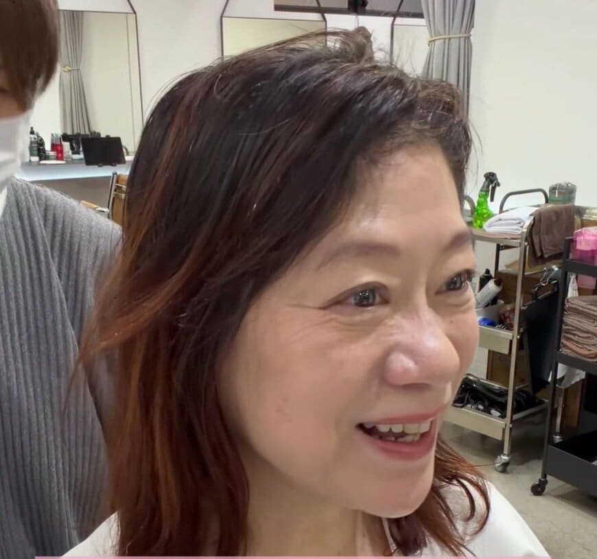 「くせ毛で毎日 違う髪型になってしまう」悩み多きマダムがプロにお任せ→驚きの〈上品スタイル〉で大変身！