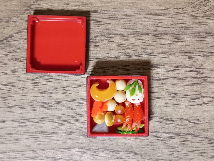 筆者撮影（株式会社トイズスピリッツ、日本の究極和食！ざ・おせち重マスコット六）