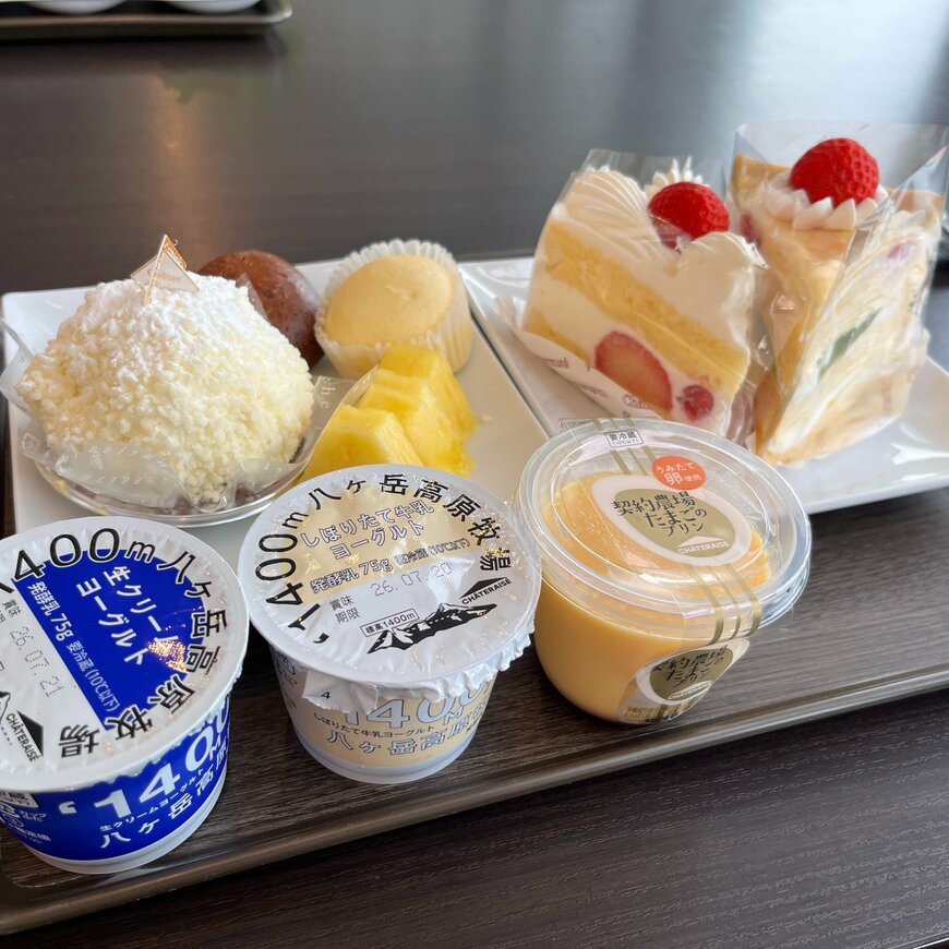 ホテルにはたくさんのスイーツが!