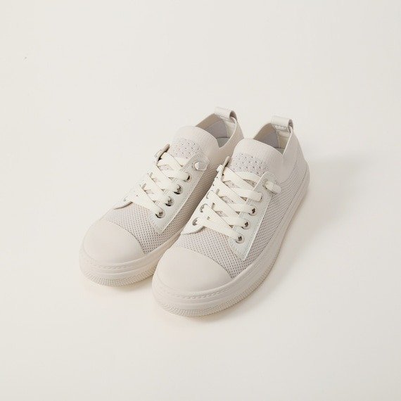 出所：ニトリ公式　低反発ソールフィットスニーカー（ベージュ）