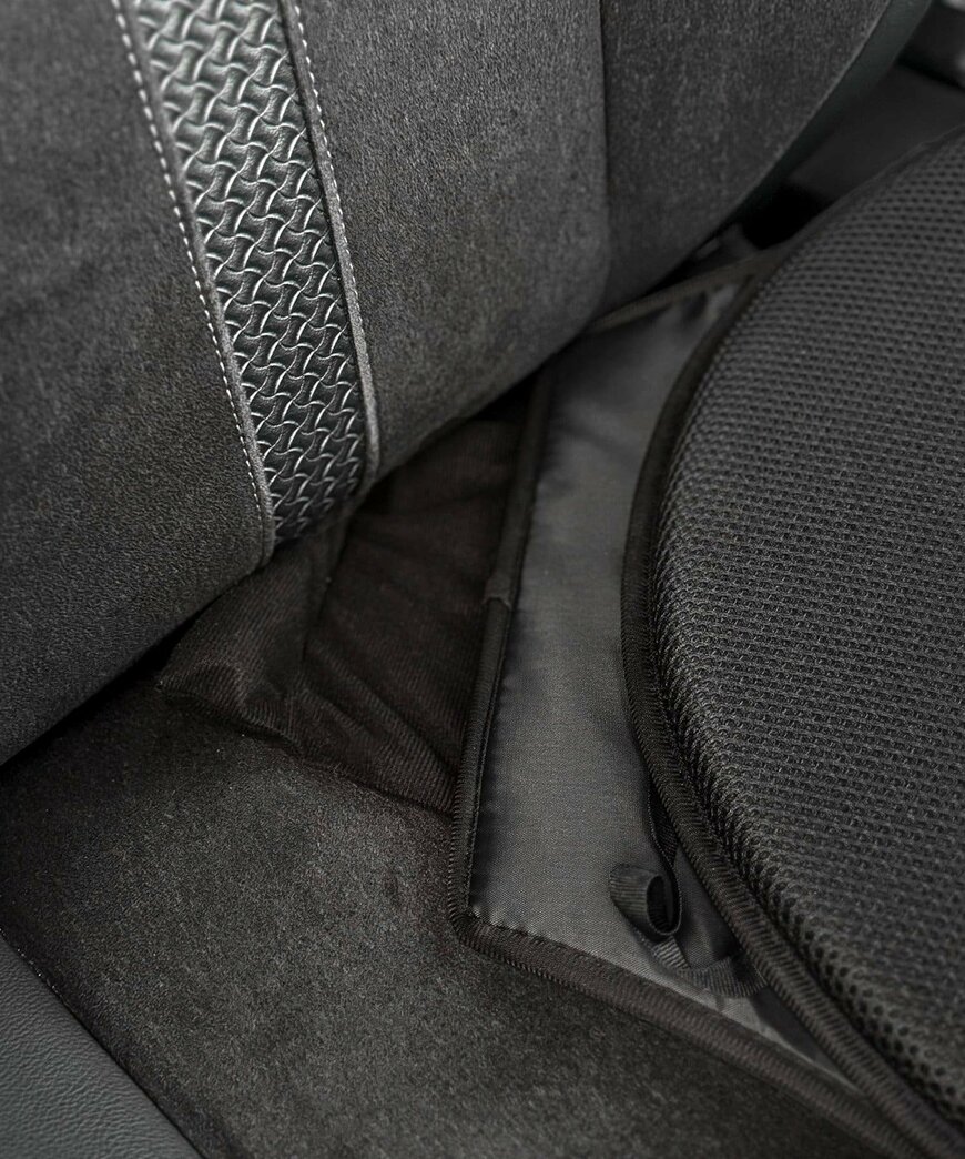 出所：3COINS公式　回転式CARクッション