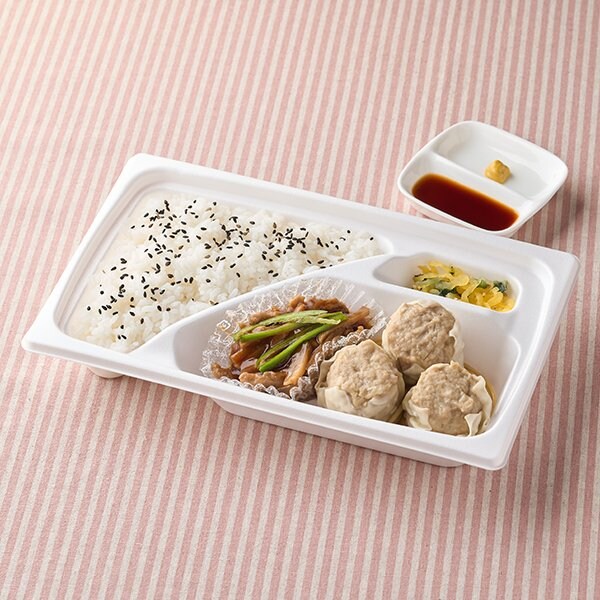 ファミリーマートの新商品：オイスターソース香る青椒肉絲&シュウマイ弁当