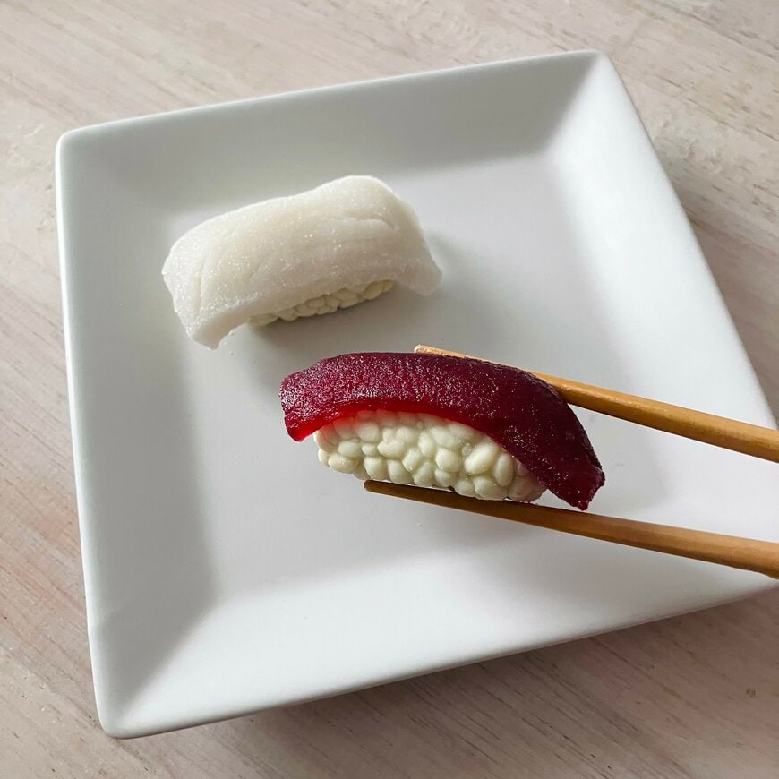 お寿司の形をしたチョコレート