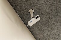 大学の天井に固定されていた「物体」に思わず目を疑う　まさかの活用法に「こんな手があったとは」