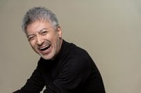 年金だけじゃ足りない？【65歳以上シニア世帯】平均貯蓄額と年金額、リアルな生活費を覗く！