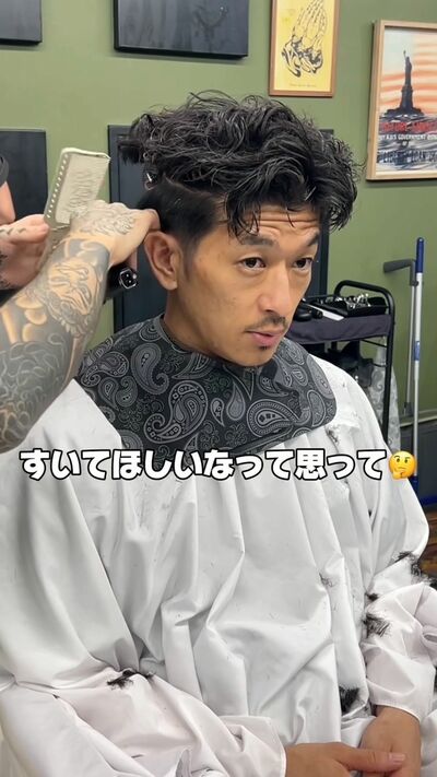 横髪は短くスッキリ刈り上げ
