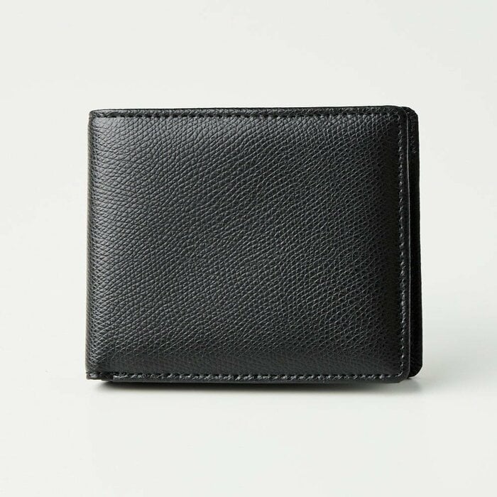 しっとりとした手触りの「イタリアンレザー」を贅沢に使用しています