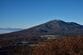 浅間山の斜面に見える「アリのような行列」　ズームして判明する正体に「なかなか斬新な写真」