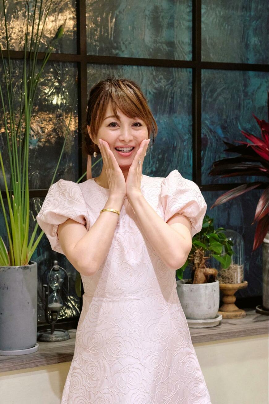 出所：医療法人社団ウェルエイジング　Dクリニック東京 ウィメンズ『＜クレアージュアートメイク トークイベント＞元おニャン子クラブ・渡辺美奈代さん　女性ファンの前でエイジングケアのコツを語る！マネージャーからの言葉でチャレンジを決めた「あること」とは？』