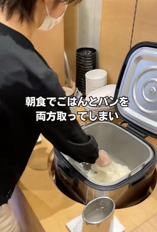 出所：@superhotel_official「食べたいものを全力で食べる」