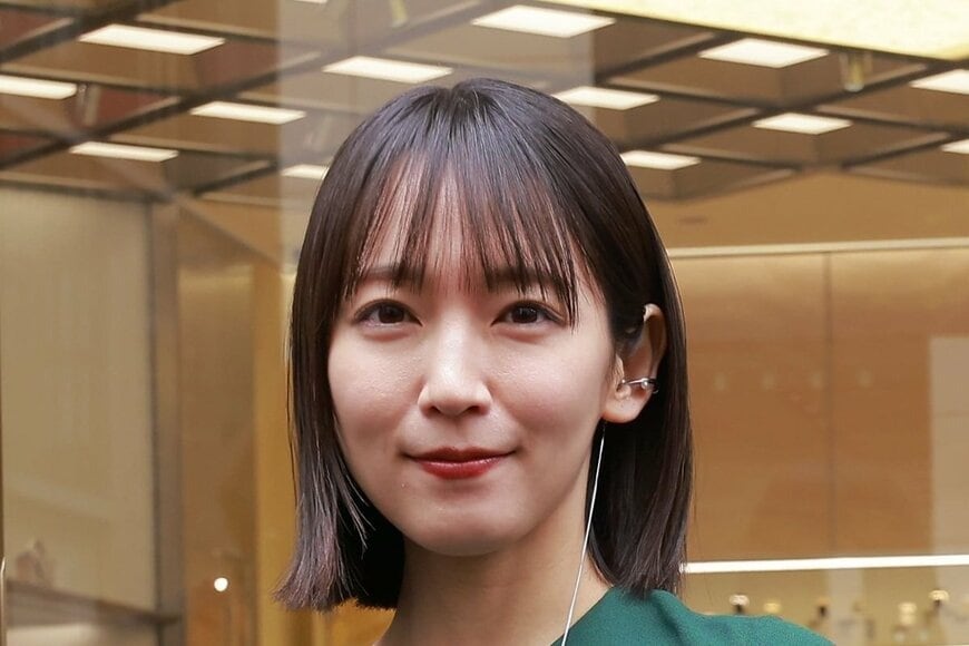 32歳 吉岡里帆 白ワンピースの可憐すぎる姿が反響「清楚で美しい」「世界一」「里帆様可愛すぎ」の声