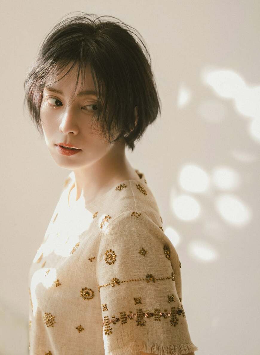 出所：レトロワグラース株式会社「柴咲コウのLOOK BOOK第5弾を公開&6/6(金)〜6/7(土)大阪にてPOP-UPを開催【MES VACANCES (ミヴァコンス)】」