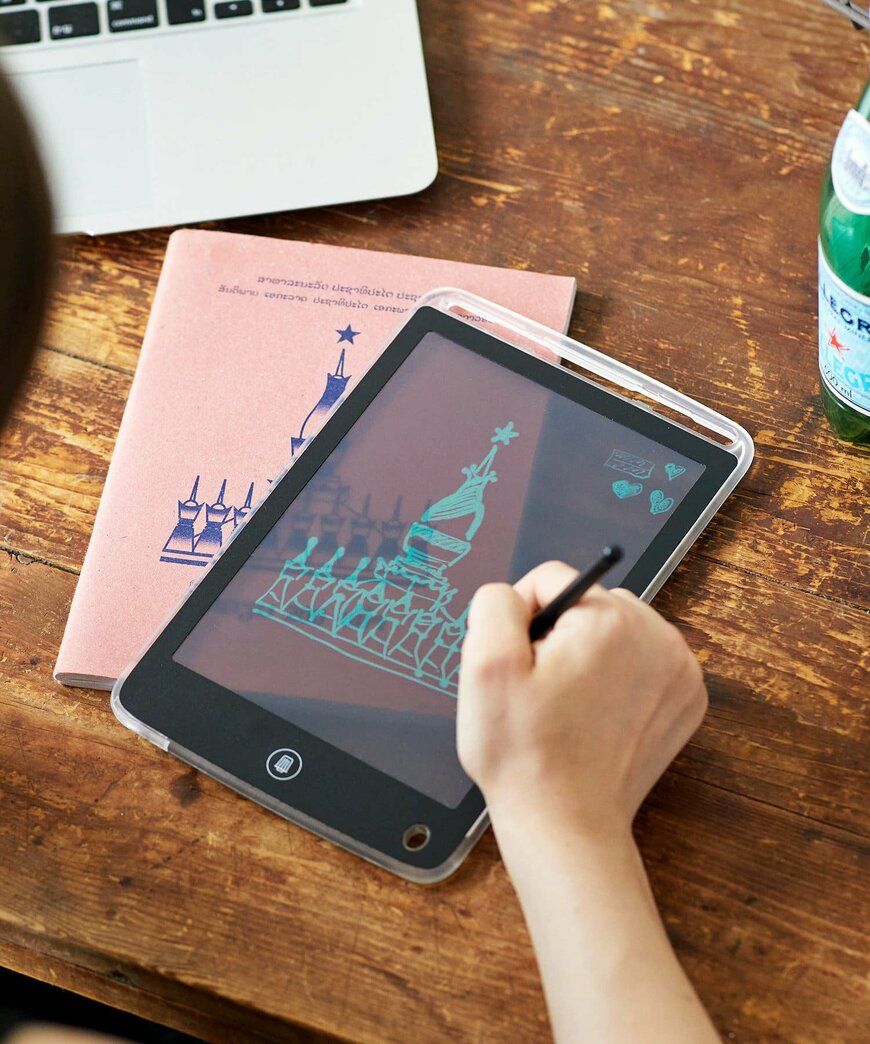 出所：3COINS　8.5インチスケルトン電子メモパッド