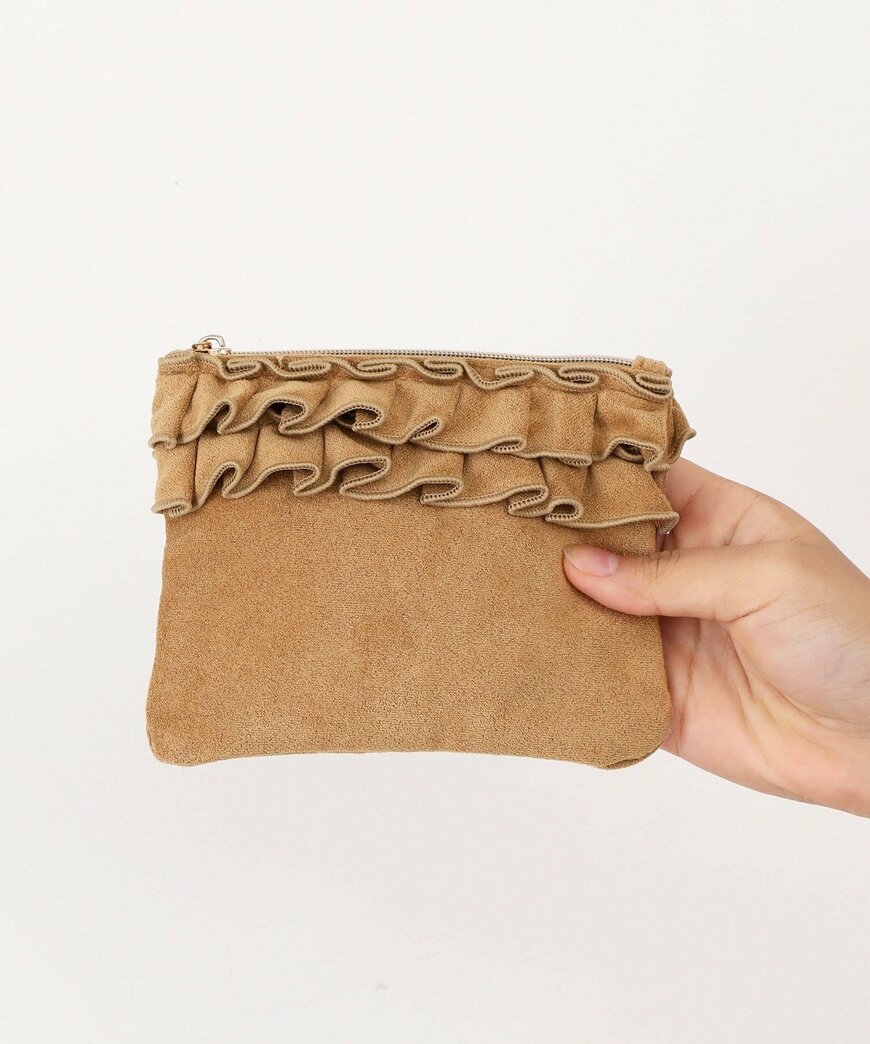 出所：3COINS公式　スエード調フリルミニポーチ