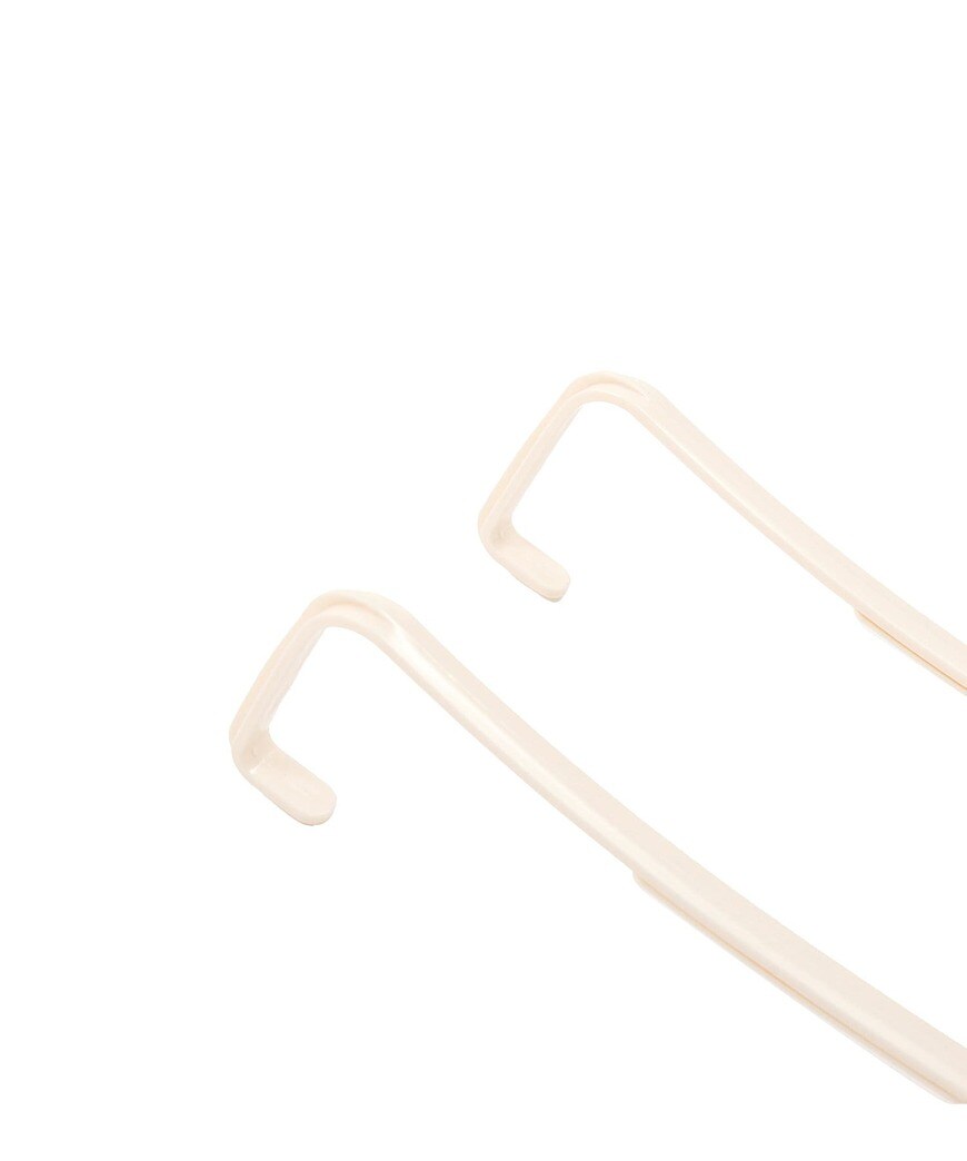 出所：3COINS公式 エアコン風よけカバー