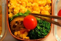 【チキンカツのっけ弁当】カツを乗せて大満足！彩り豊かなお弁当が話題