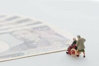【申請しないともらえないお金4選】シニアがおさえておきたい「給付金・手当・補助」高額介護合算療養費や高年齢求職者給付金、老齢年金生活者支援給付金など