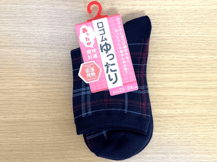 「婦人ゆったり靴下 吸湿発熱 チェック柄」110円（税込）