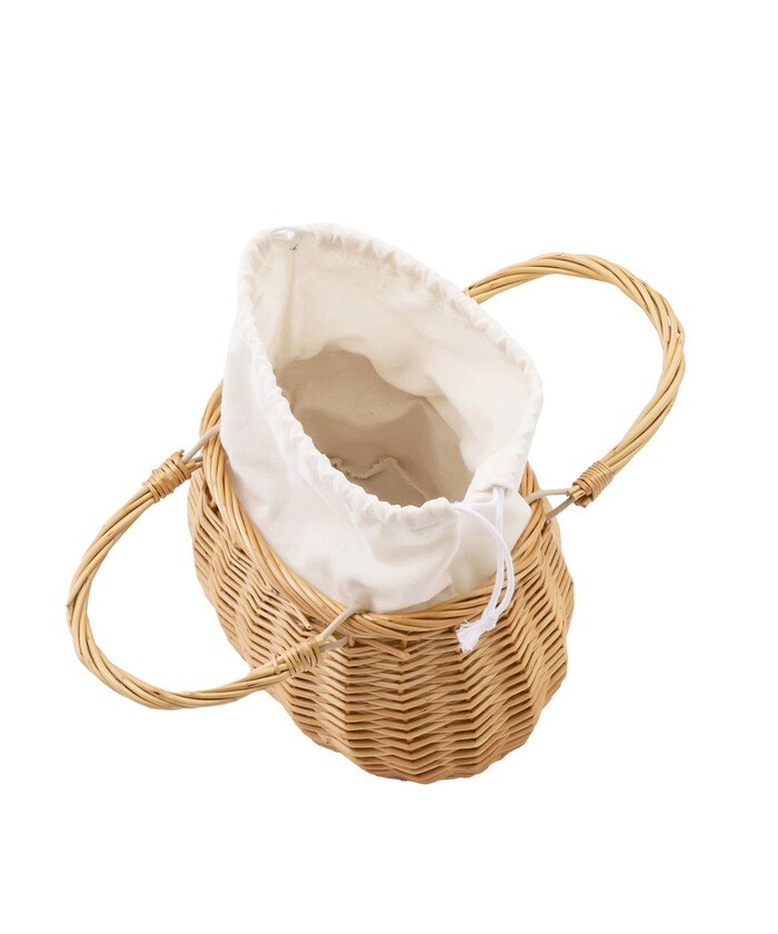 丸くてころんとした形が可愛らしいカゴバッグ