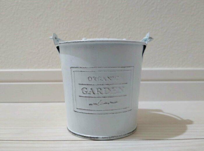 ORGANIC GARDNのロゴがおしゃれなブリキポット