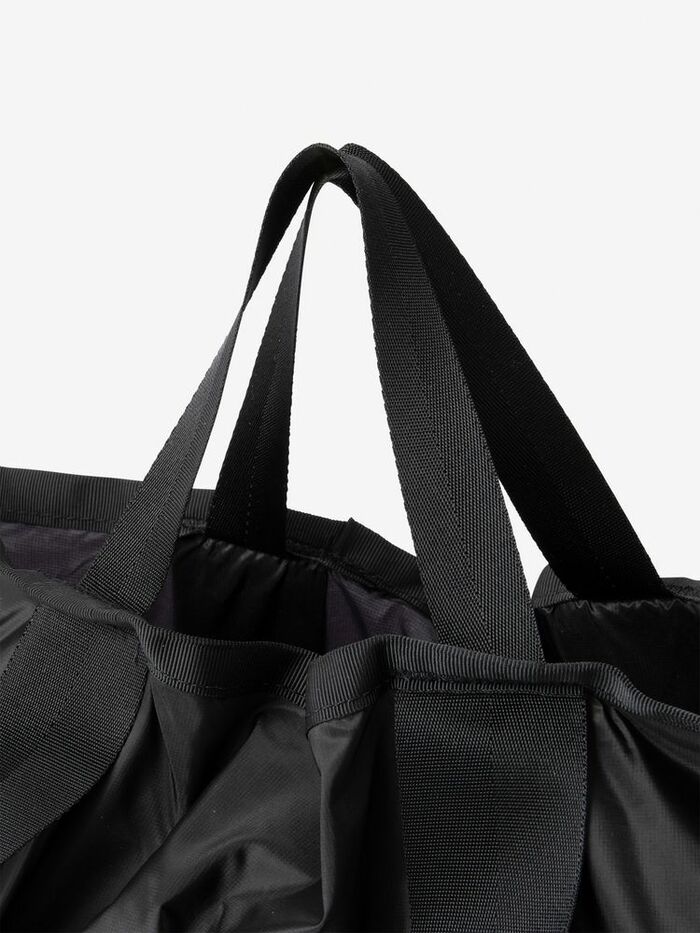 持ち手が2タイプあり、使い勝手のいいトートバッグ