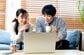 【30代前後の世帯収入】世帯主が34歳以下の二人以上の働く世帯は月62.2万円、妻の58.3％が働く「夫婦共働き世帯の全体」は月72.6万円に