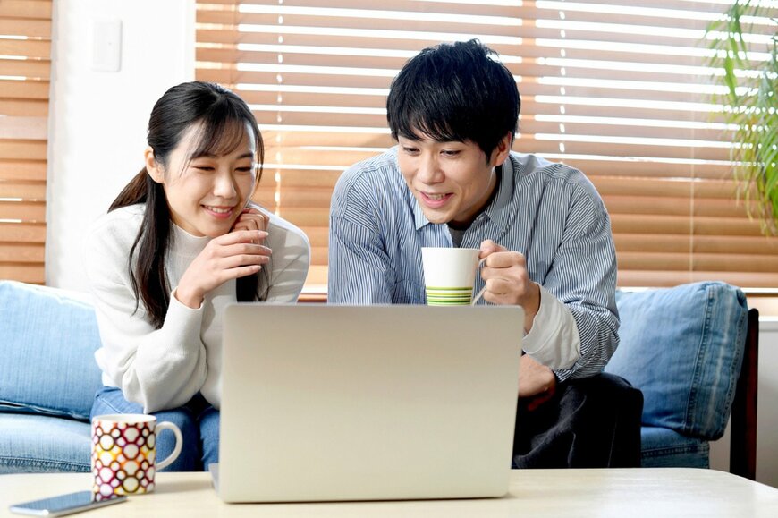 【30代前後の世帯収入】世帯主が34歳以下の二人以上の働く世帯は月62.2万円、妻の58.3％が働く「夫婦共働き世帯の全体」は月72.6万円に