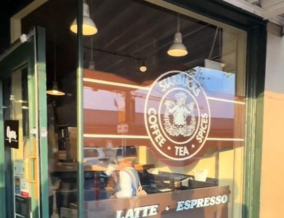 スターバックス1号店に行く前に知っておきたいことは？　元CAおすすめの「限定ロゴグッズ」にも注目