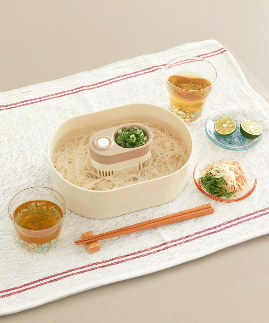出所：パルグループ公式ファッション通販サイト 3COINS 流しそうめん器／KITINTO