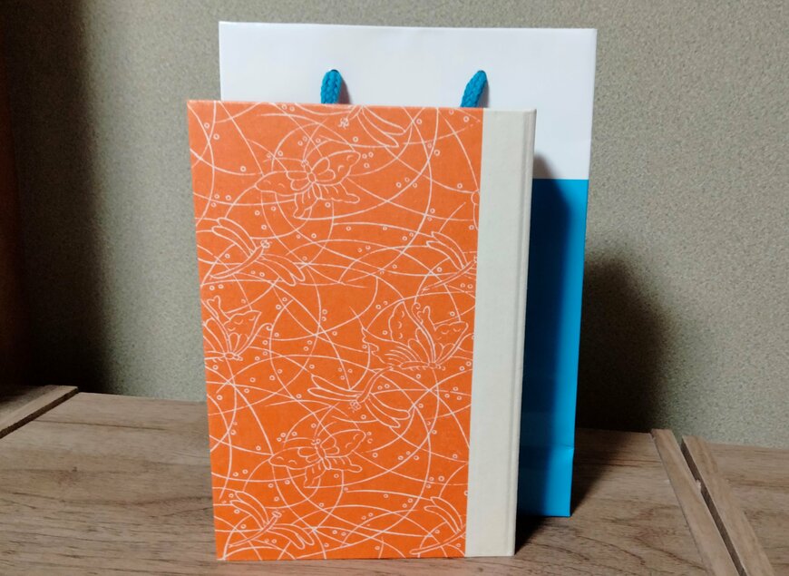 筆者撮影（ダイソー、ペーパーバッグ（レーダー消しゴム柄））