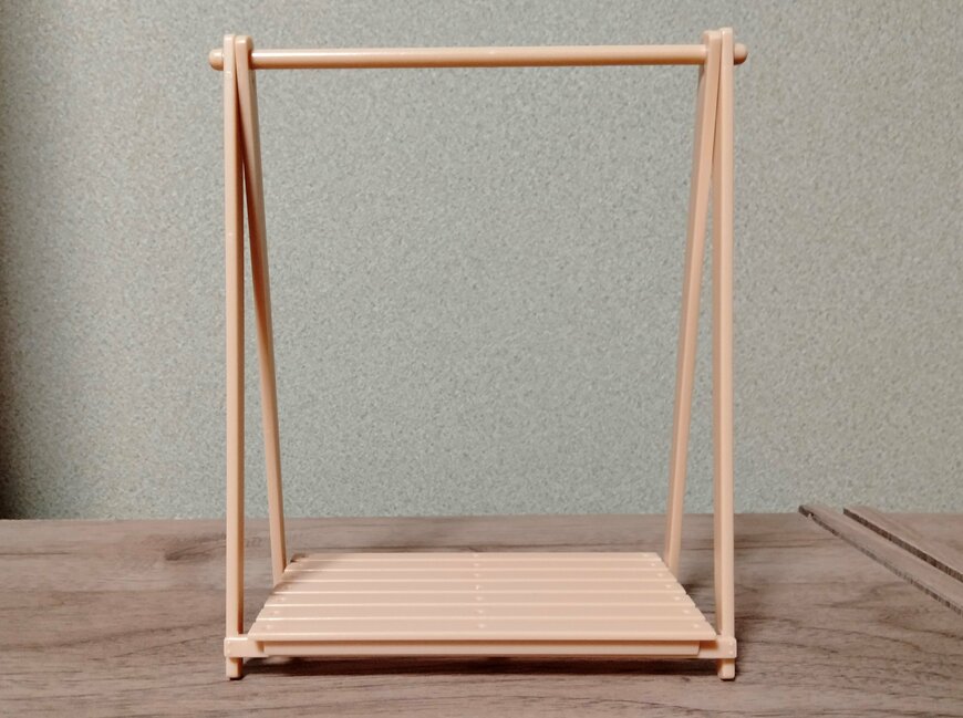 筆者撮影（セリア、ミニチュア ハンガーラック）