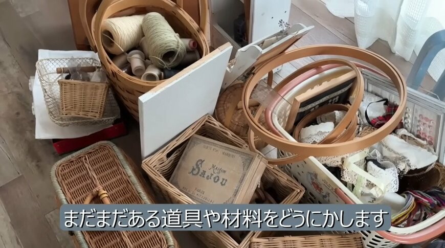 【築40年中古戸建をセルフリノベ】見せる収納！洋裁コーナーにアンティーク風な「飾り棚」をDIY