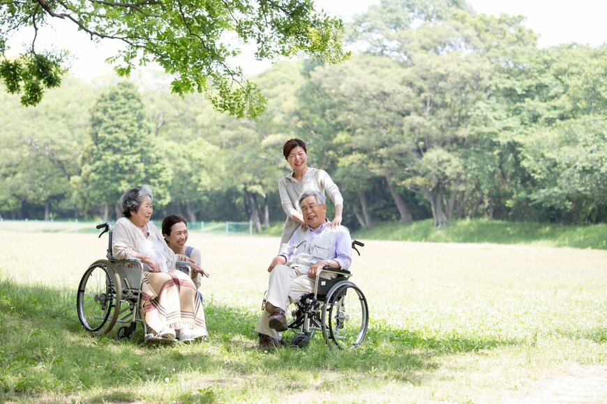 【介護施設】グループホームの費用はいくら？費用の目安と利用できる助成制度も解説