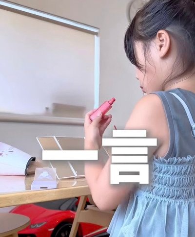 「めっちゃいいやん」おしゃれ好きな娘さんが一言「ドレッサーがほしい！」→ママがリクエストに応えてDIY！可愛くて機能性抜群