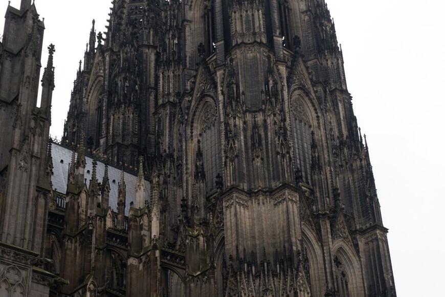 駅を出た瞬間に世界遺産　ドイツ・ケルンで撮影された光景に「よすぎる」「鳥肌もの」