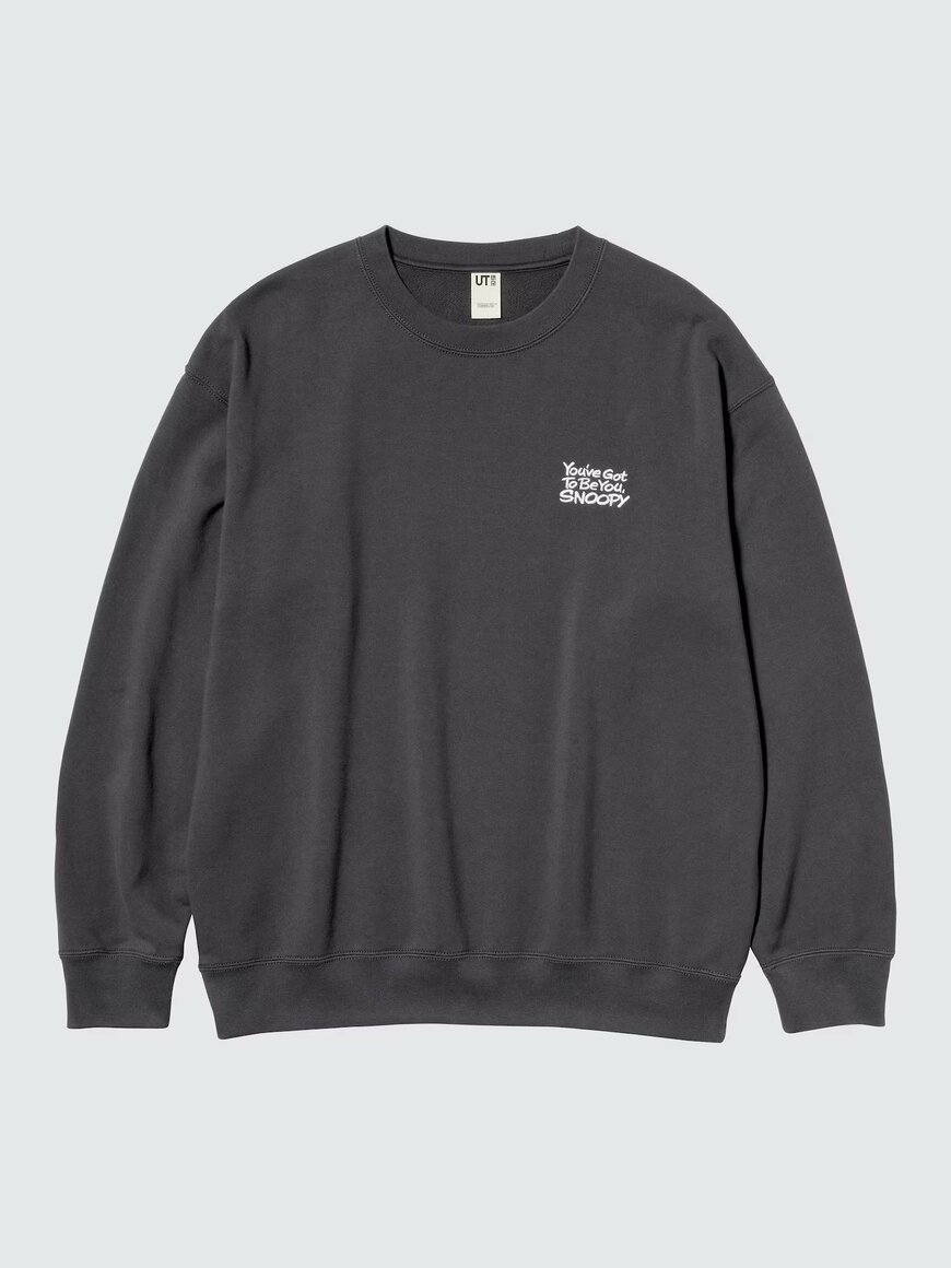 出所：ユニクロ公式　ピーナッツ スウェットシャツ〈08 DARK GRAY〉