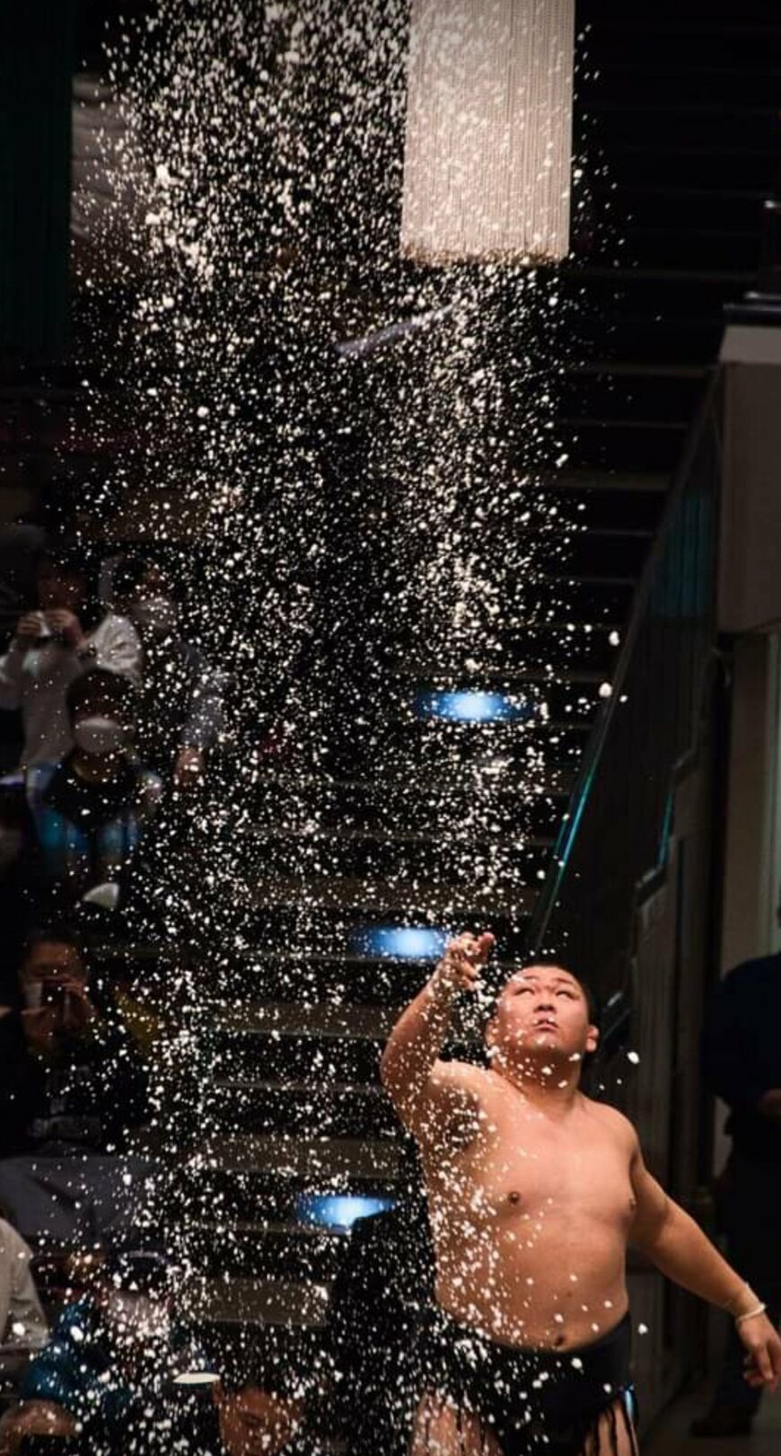 照強関の塩まき