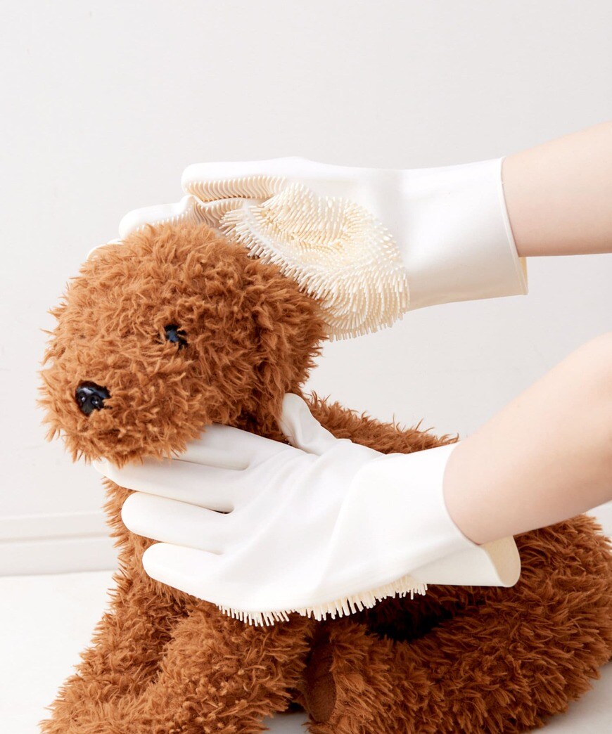 ワンちゃん猫ちゃんを包み込むように洗えるシリコーンシャンプーグローブ