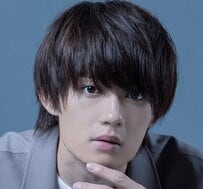 佐野勇斗「200万人突破！」笑顔の最新自撮りショットに「おめでとう！」「めろめろ投稿ありがとう」「ビジュ良すぎ」の声