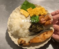 「おばあちゃんお手製の茎わかめが最高！」料理初心者が作る「鮭弁当」が話題！コメント欄「美味しそう」の声