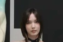 「女神降臨」本田翼がデコルテ全開ド派手ドレスで色っぽい！ヴァレンティノまとってパーティー来場