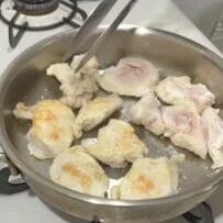 【家族への愛情弁当】よく煮詰めたタレが絡んだ「鶏胸肉の山賊焼き」がおいしそう！彩り豊かなおかずがギュッと詰まった見栄えの良いお弁当が完成