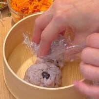 母が「高校生の娘」に作る【雑穀ご飯と季節の野菜を使ったお弁当】野菜たっぷりで美しく盛り付けたお弁当がオシャレで素敵！