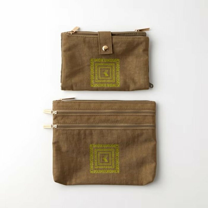 洗いざらしのような独特のシワ感がある素材を使用しています